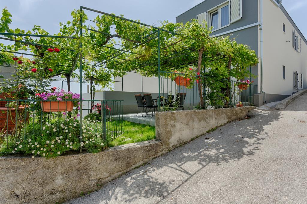 Apartments Lidija - Sea View Apartment With Exclusive Right Of Using Hot Tub Or Split Level Apartment With Exclusive Right Of Using Pool 포드스트라나 외부 사진