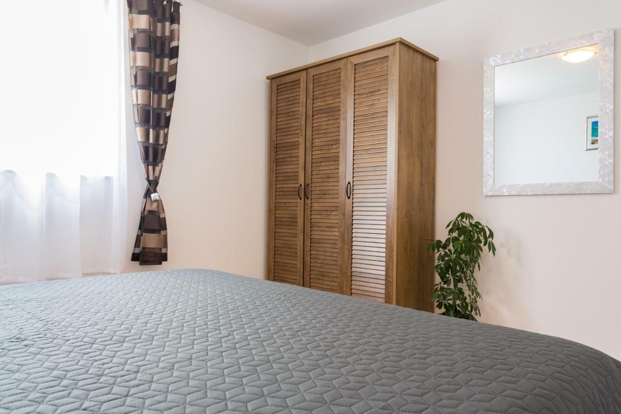 Apartments Lidija - Sea View Apartment With Exclusive Right Of Using Hot Tub Or Split Level Apartment With Exclusive Right Of Using Pool 포드스트라나 외부 사진